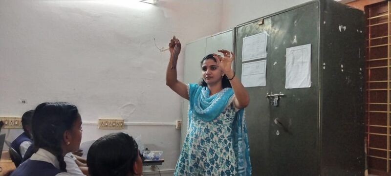 പ്രമാണം:Robotics Class.jpg