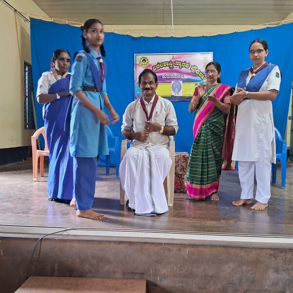 പ്രമാണം:11012 scarf day1.jpg