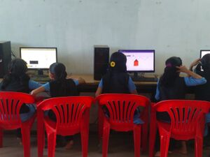 17541-students@IT Lab.jpg