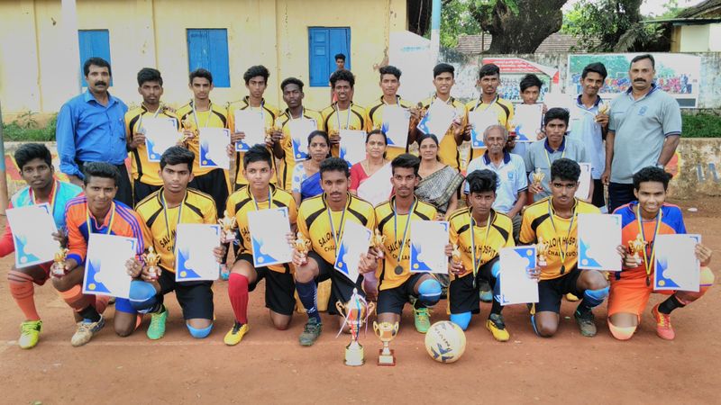 പ്രമാണം:23005 FBteam.jpg