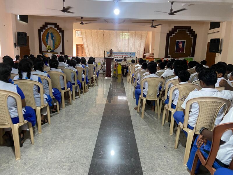 പ്രമാണം:35052 class lahari 3.jpg