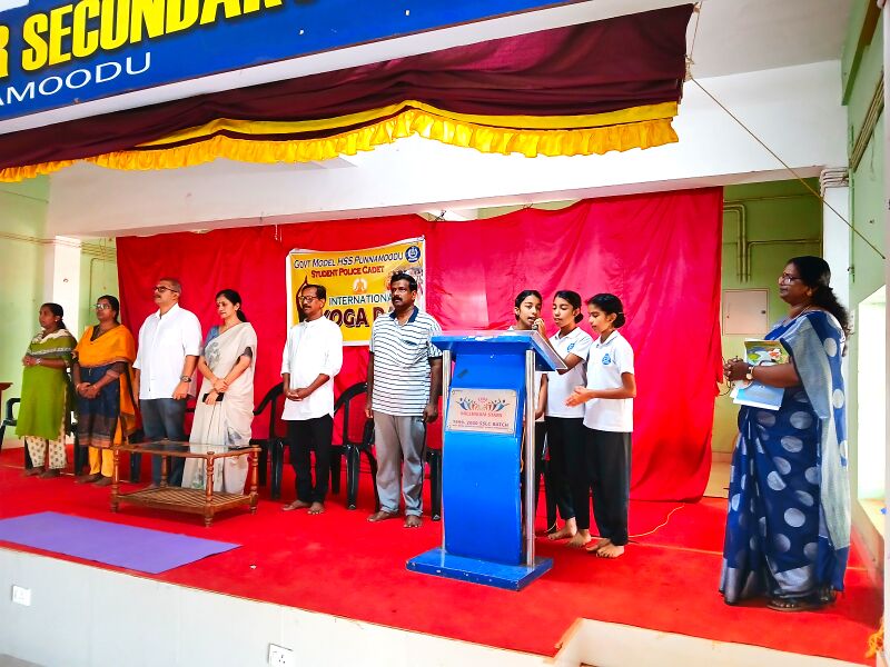 പ്രമാണം:43078-yogaday 1.jpg