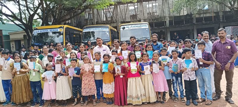 പ്രമാണം:44244 pusthakaprakashanam.jpg