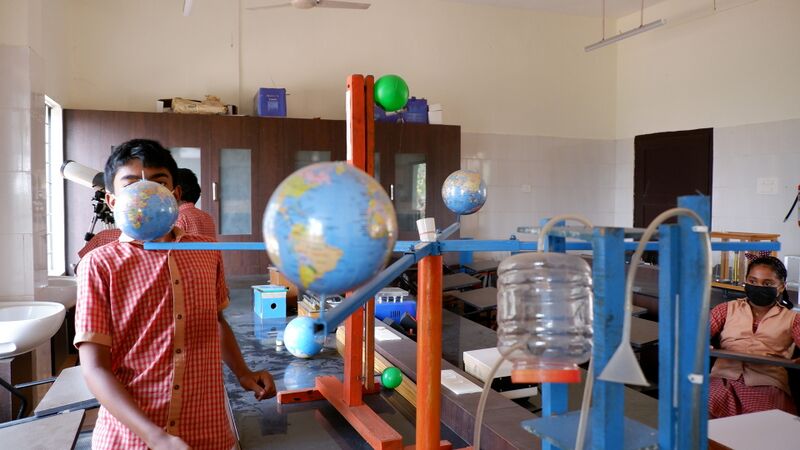 പ്രമാണം:Ideal Lab 6.jpg