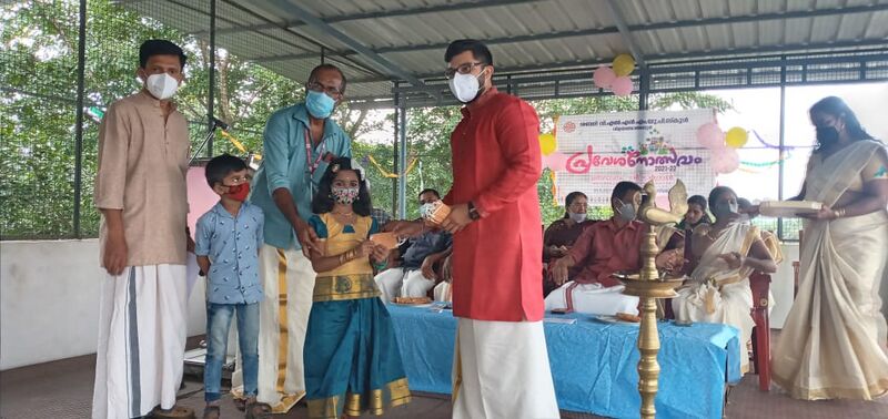 പ്രമാണം:MASK DISTRIBUTION.jpg