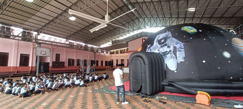 പ്രമാണം:Planatery show.jpg