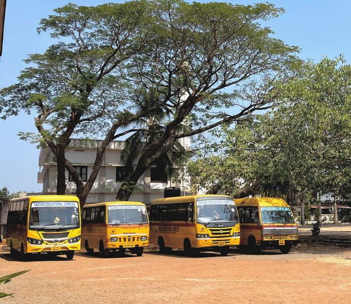 പ്രമാണം:18673 school bus.jpg