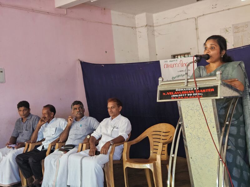 പ്രമാണം:19833- MLP - Reading 2.jpg