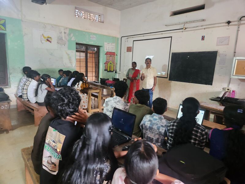 പ്രമാണം:School camo 36061 6.jpg