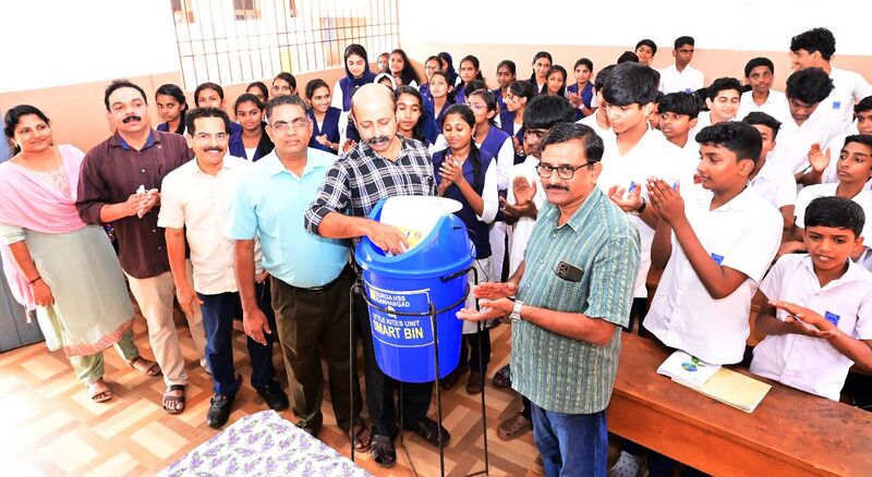 പ്രമാണം:12001 LKphoto.jpg