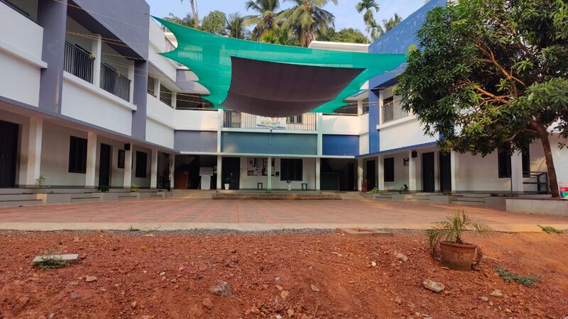 പ്രമാണം:17462Hightech SCHOOL.jpeg