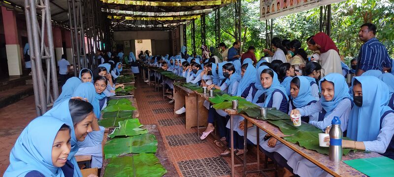 പ്രമാണം:18017 onam22 sadya2.jpg