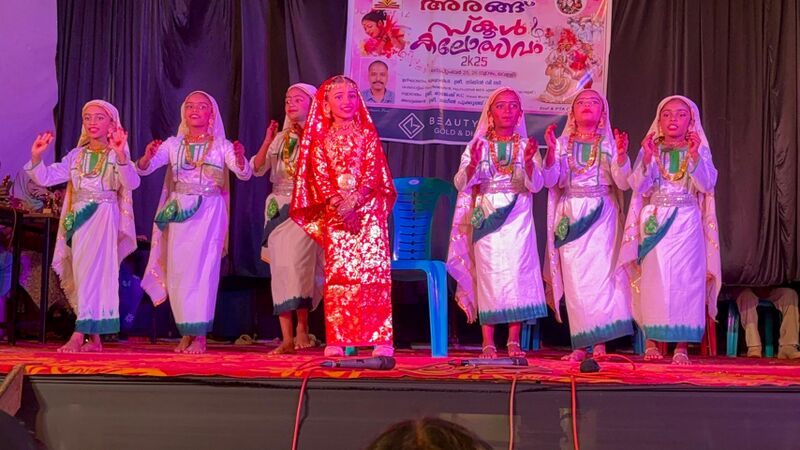 പ്രമാണം:19868-School Arts fest2-2025.jpg