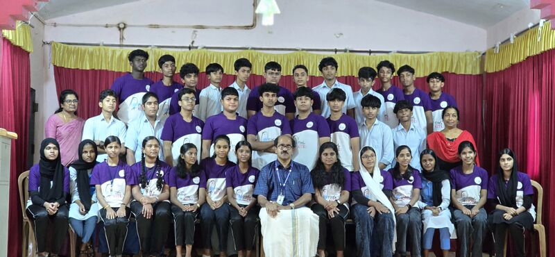 പ്രമാണം:20036-LK members.jpg