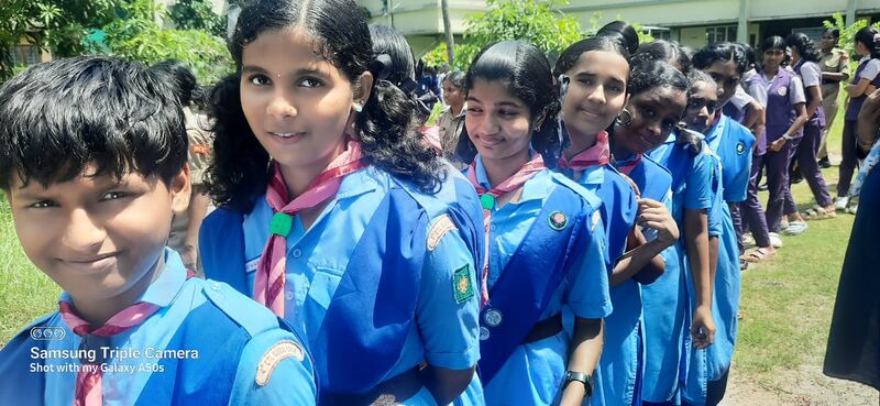 പ്രമാണം:34024 guiding rali.jpg