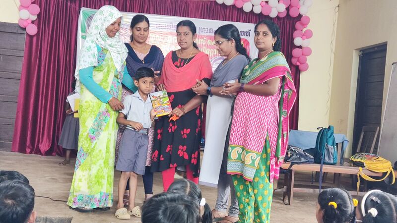 പ്രമാണം:42611 pirannalpusthakam.jpg