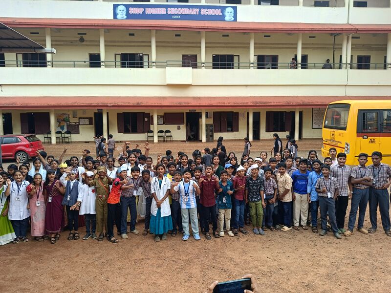 പ്രമാണം:SNDPHSS, ആലുവ .jpg