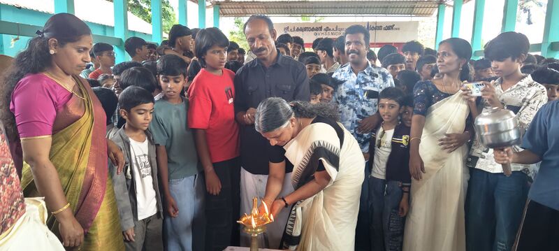 പ്രമാണം:12027 onam 293.jpg