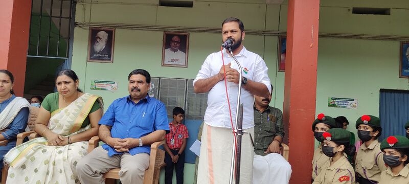 പ്രമാണം:1505 idependance.jpg