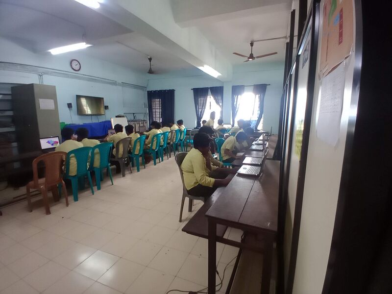 പ്രമാണം:17075-Computer Lab.jpg