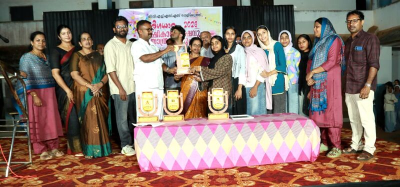 പ്രമാണം:18028 PTA Award.jpg
