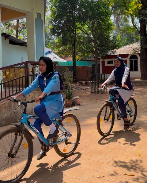 പ്രമാണം:18103 cycling 2.jpg