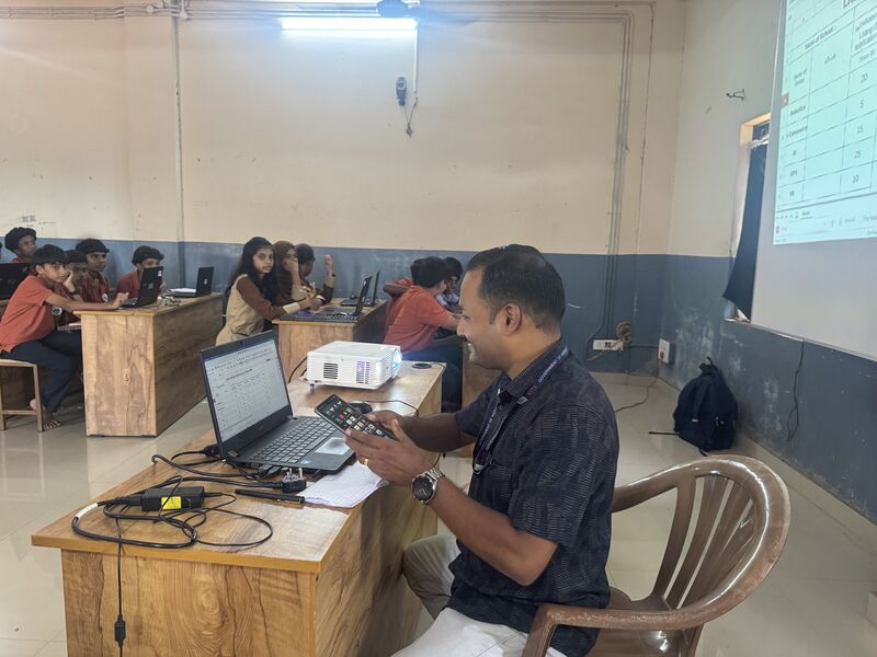 പ്രമാണം:19112-sep15-meshss irimbiliyam-3.jpg