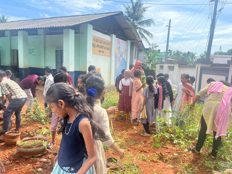 പ്രമാണം:19808-parisdhithi dina cleaning.jpeg