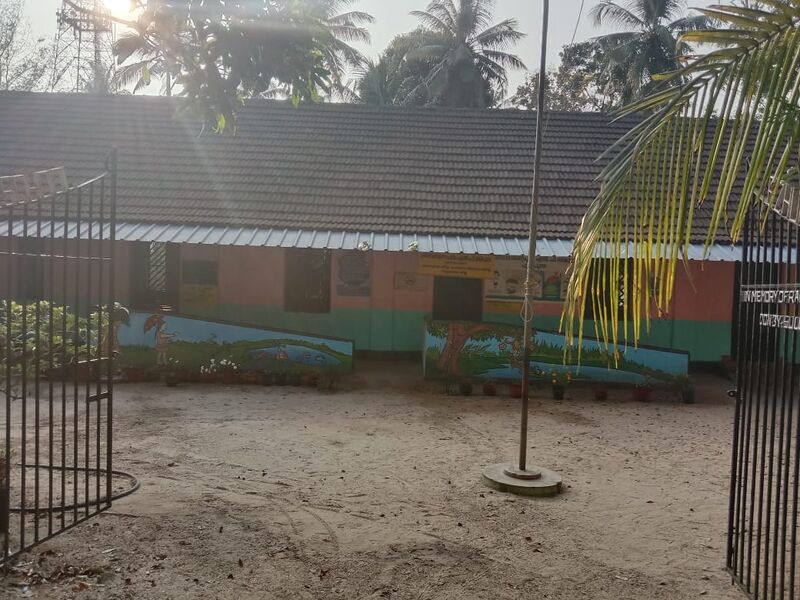 പ്രമാണം:34320school.jpg