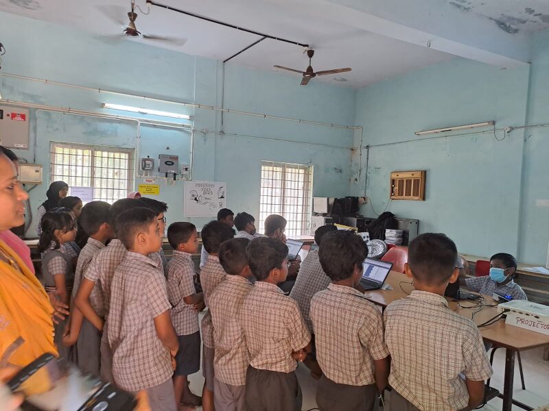 പ്രമാണം:35028 Hightech computerlab.jpeg