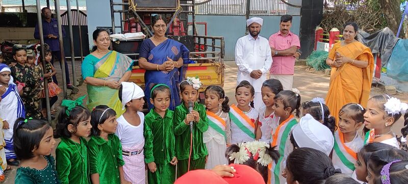 പ്രമാണം:43240 sisudinam2.jpg