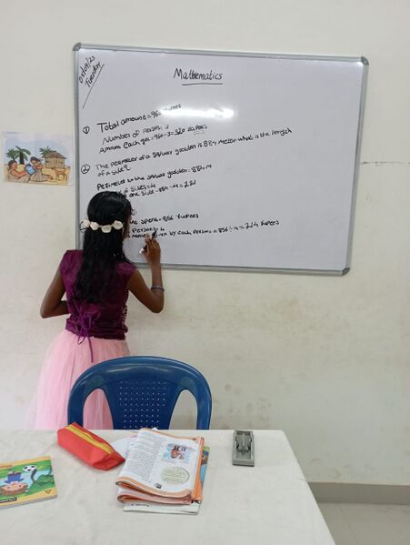 പ്രമാണം:44354 TEACHERS DAY 2.jpg