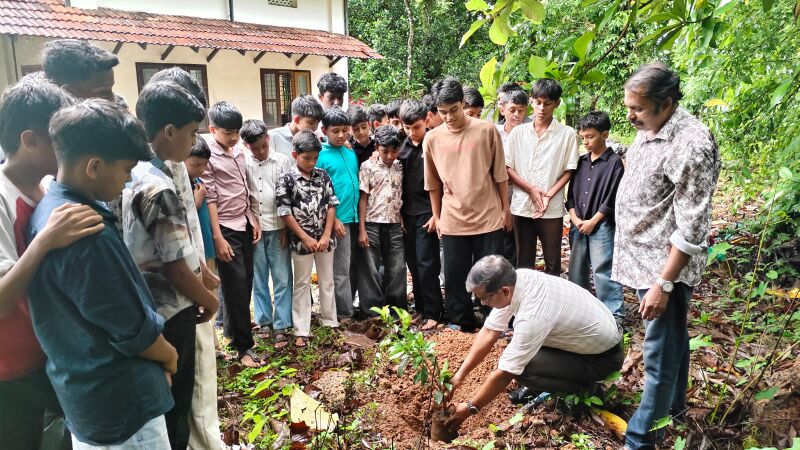 പ്രമാണം:47085-j5b.jpeg