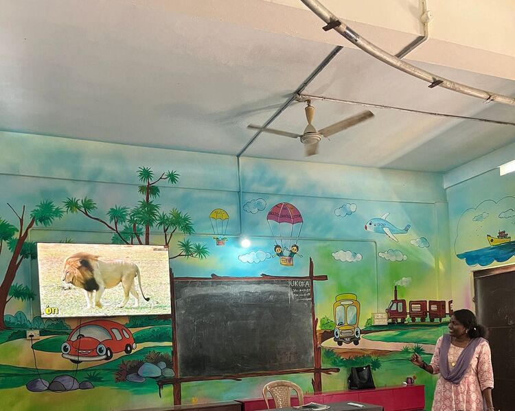 പ്രമാണം:47464hightech classroom.jpeg