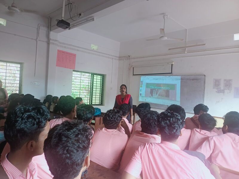 പ്രമാണം:P2313811High tech school.jpeg