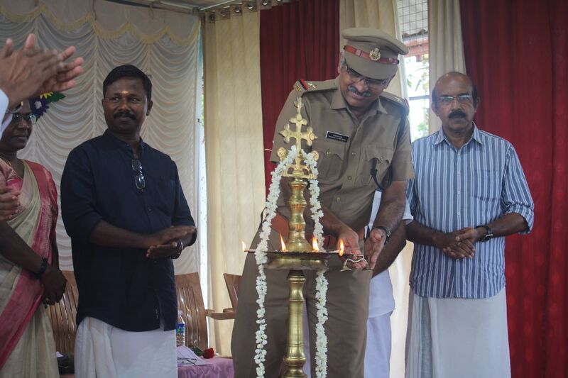 പ്രമാണം:Policee.JPG
