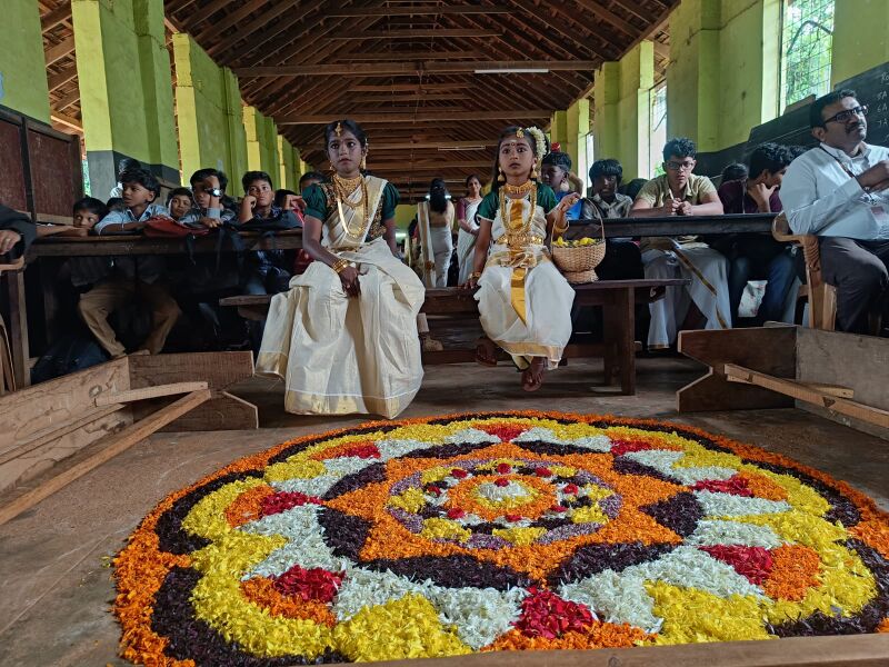 പ്രമാണം:Stantonys 32046 onam001.jpg
