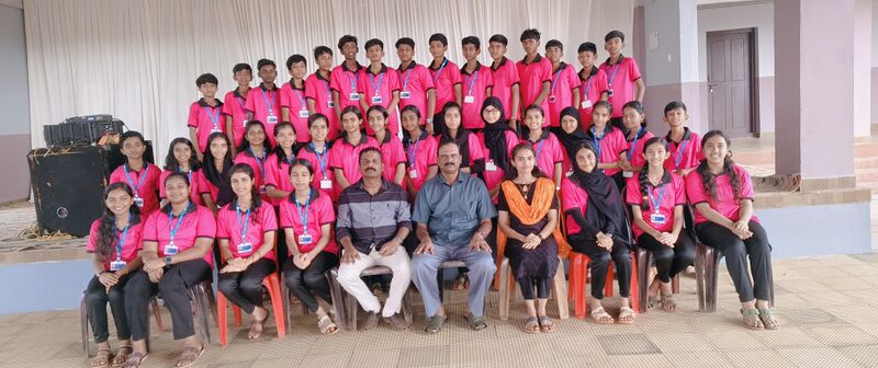 പ്രമാണം:11074-ghsk-lk24-27batch.jpg