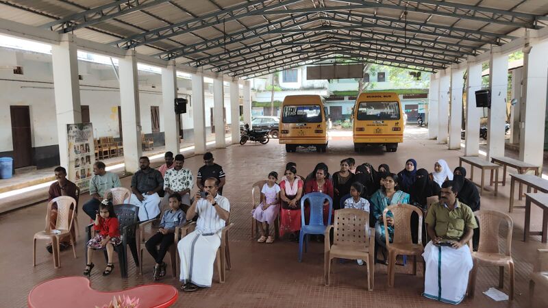 പ്രമാണം:12069 furniture 3.jpg