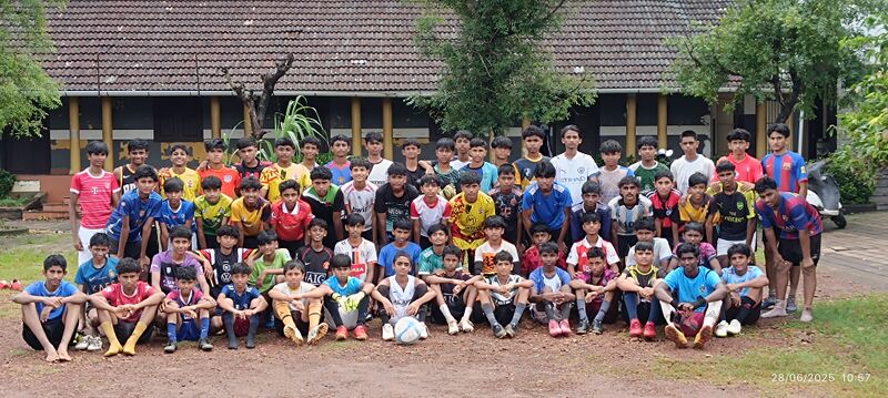 പ്രമാണം:19009-foot ball selection -under 17.jpg