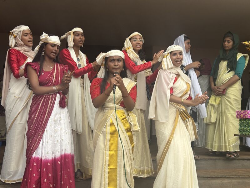 പ്രമാണം:19112 mes onam25-1.JPG