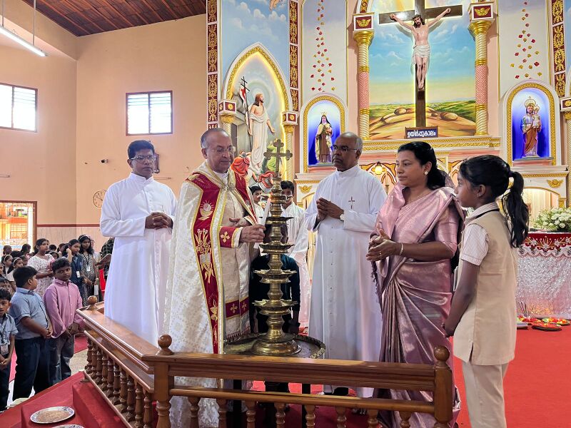 പ്രമാണം:25025 EKM JUNE1.2.jpg