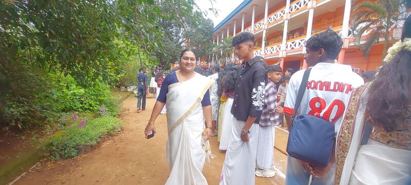 പ്രമാണം:30053Onam02.jpg