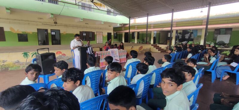 പ്രമാണം:34013reading day 25c.jpg