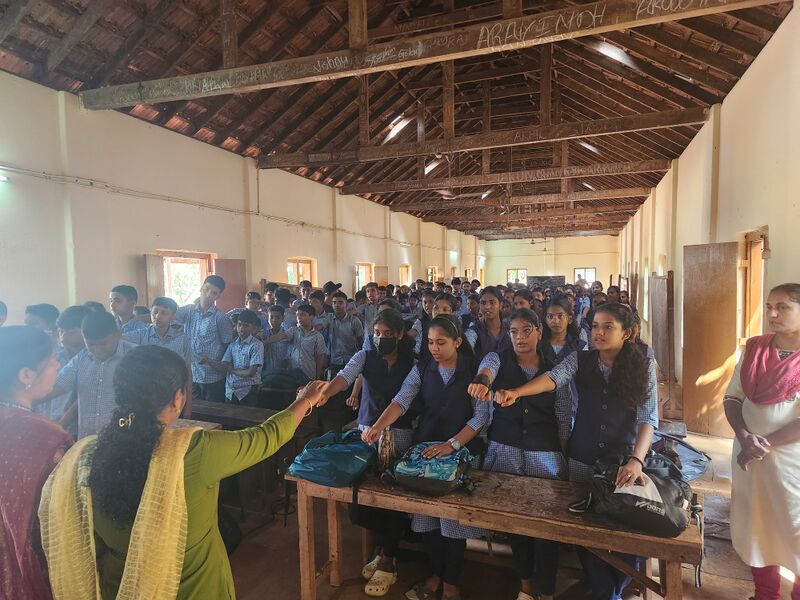 പ്രമാണം:38102 health class p2.jpg