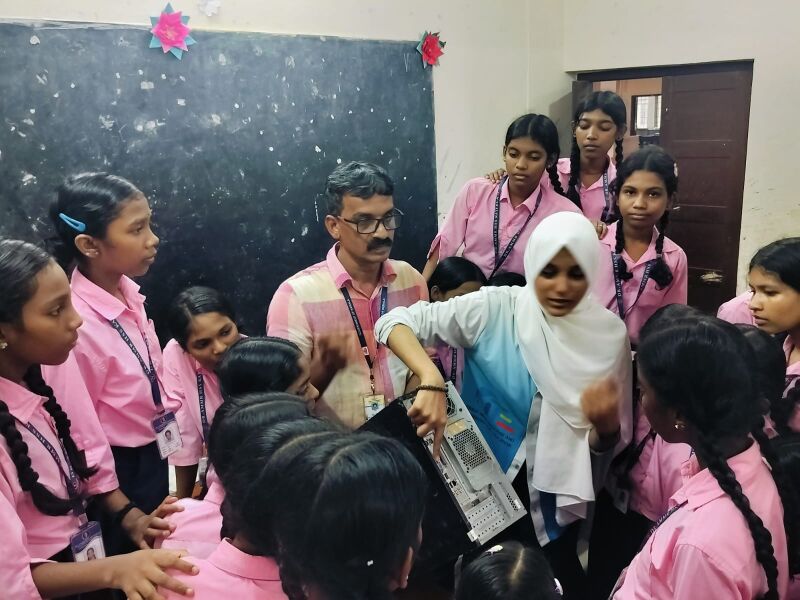 പ്രമാണം:43085 HARDWARE.jpeg