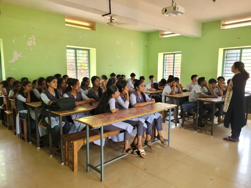 പ്രമാണം:12017 class sabha1.jpg
