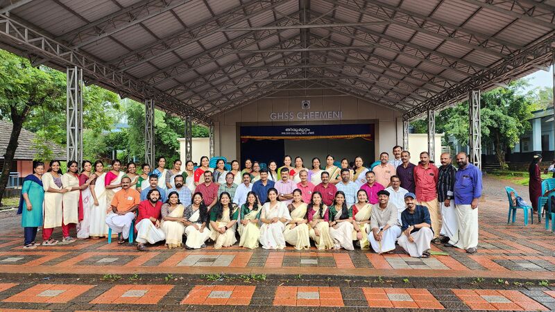 പ്രമാണം:12055 onam1.jpg