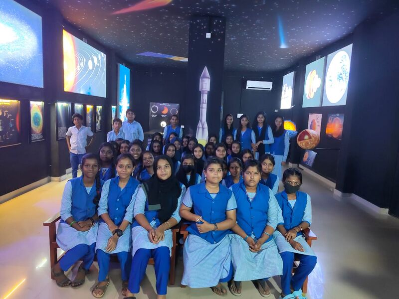 പ്രമാണം:20062 patanayathra @KMGUPS Thavanoor.jpg