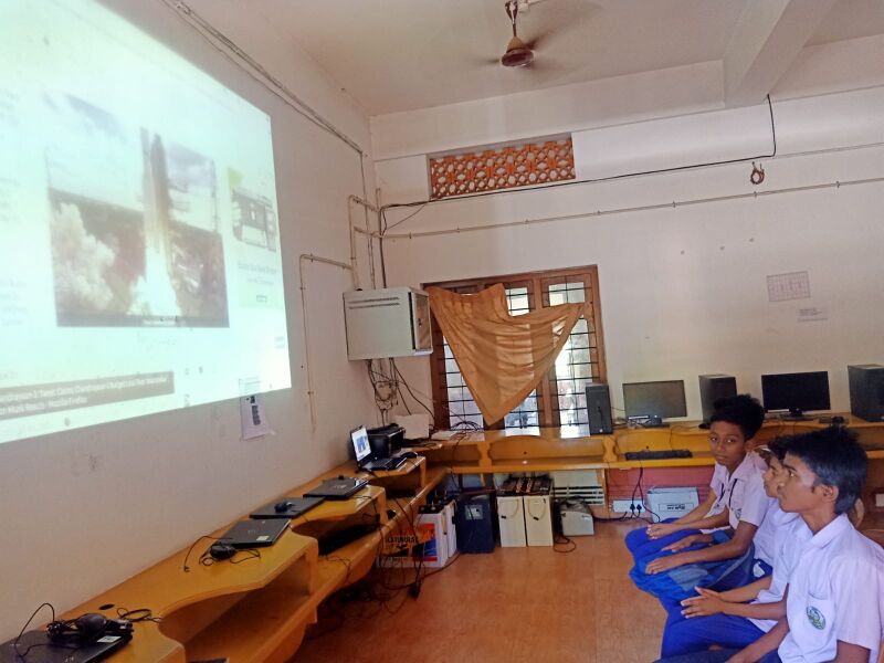 പ്രമാണം:22039-Hitec copmputer lab -2.jpeg